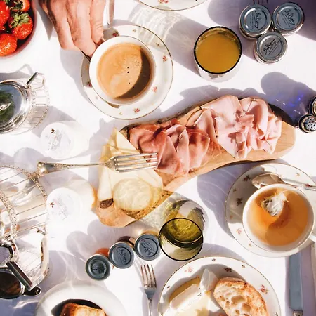 La De La Mirande Namur